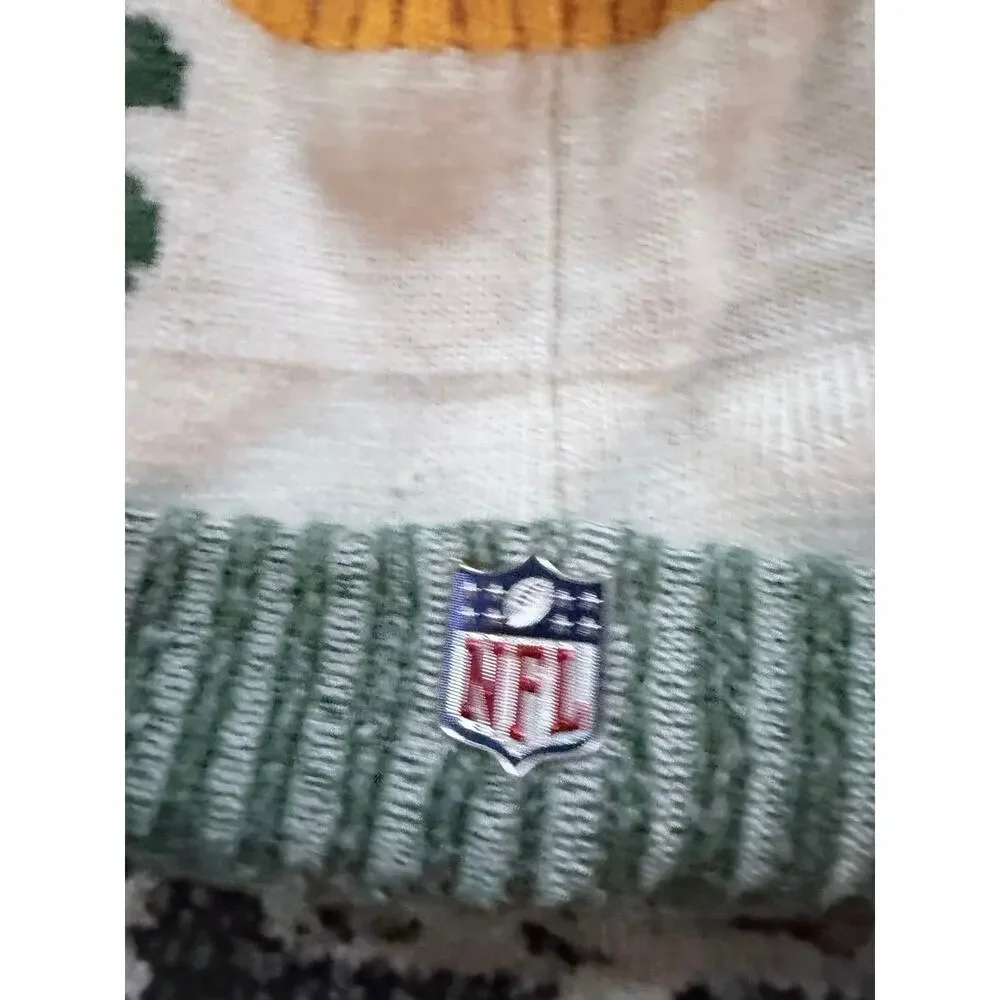 New Era Green Bay Packers knit beanie hat with a pom pom